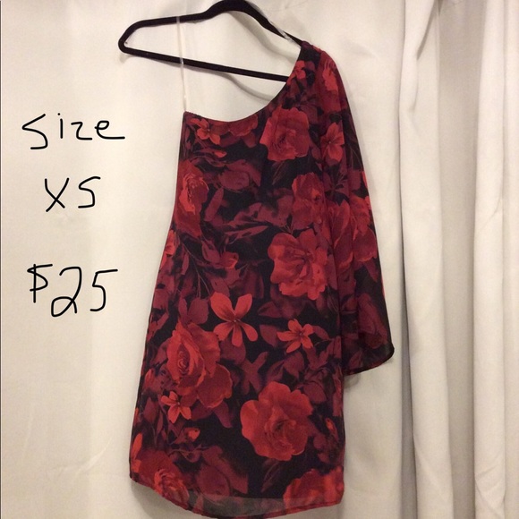 Dresses - Picture 7 of 8